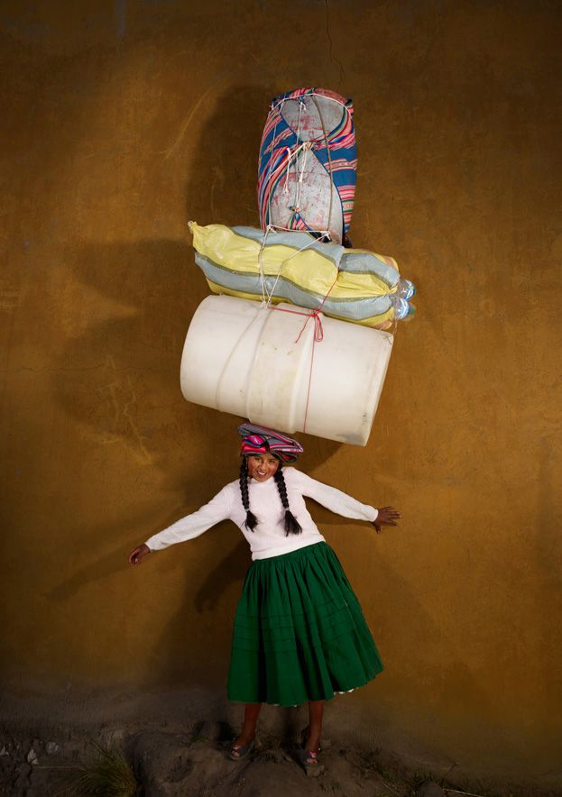 série How Much Can you Carry - Celia, Bolivie, 2013